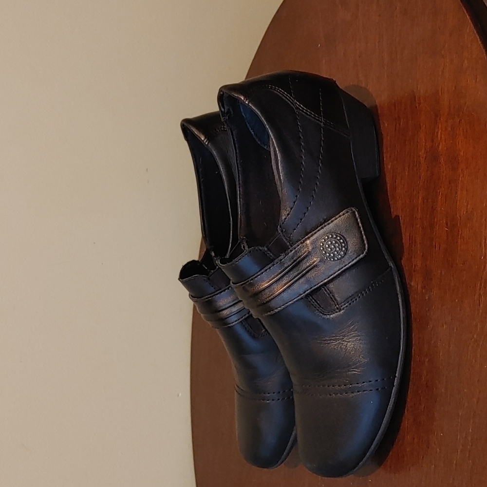 Women's Remonte leather upper slip on shoes size 40, 9